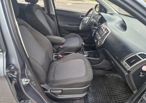 Hyundai i20 cena 24900 przebieg: 168000, rok produkcji 2014 z Pajęczno małe 191